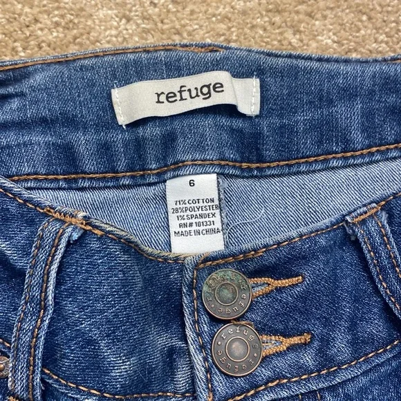 Refuge Jean Shorts - Picture 2 of 3
